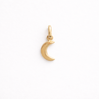 Dije Media Luna Oro 18k  0.30gr / 1.4cm x 0.5cm